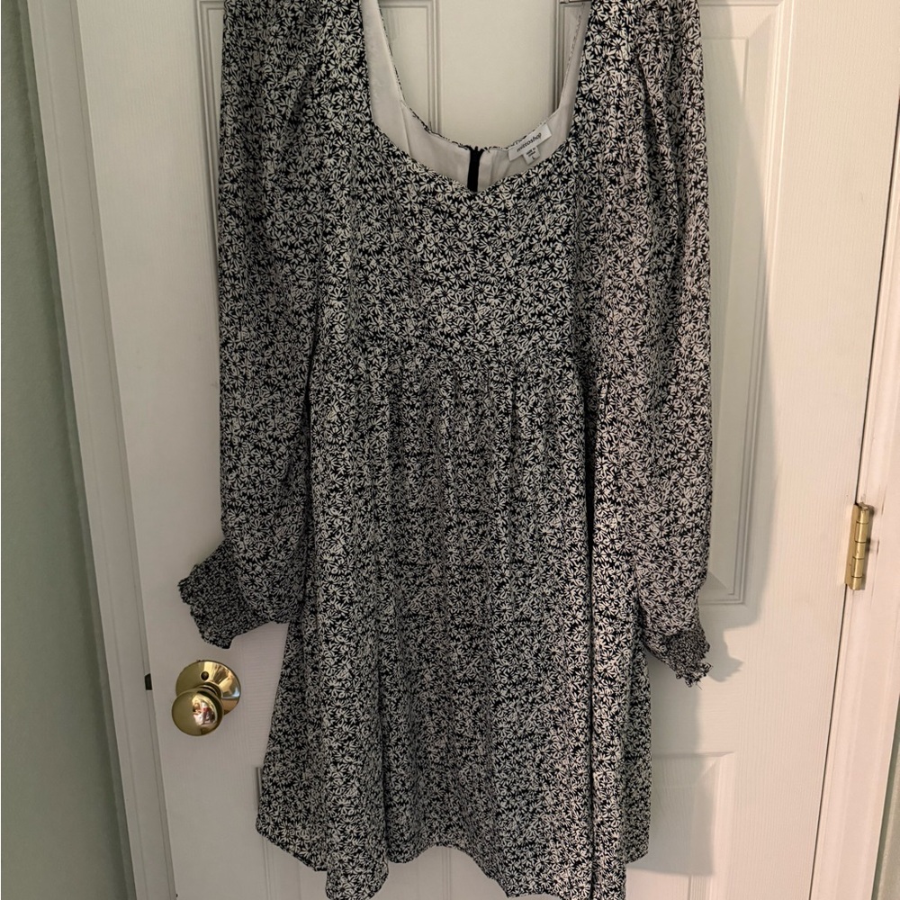 Mittoshop Black and White Floral Dress